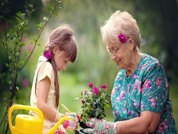Nằm mơ thấy bà nội đánh con gì may mắn dễ ăn