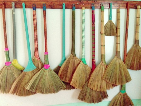 Trông thấy cái chổi hay thể hiện ý nghĩa gì đặc biệt