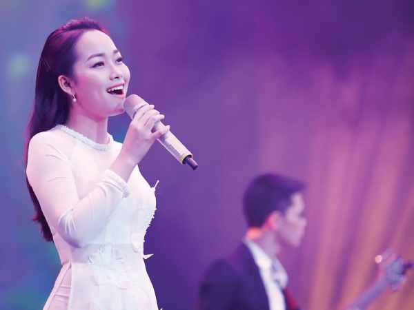 Mơ thấy ca sĩ nổi tiếng bị chỉ trích hoặc gặp rắc rối