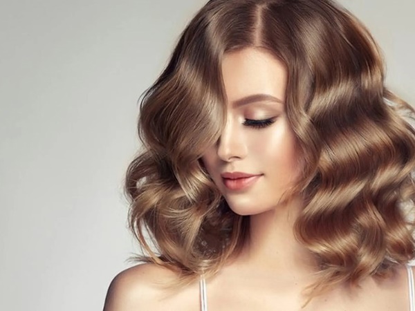 Ngủ mơ thấy nhuộm tóc có ý nghĩa gì tốt hay xấu?